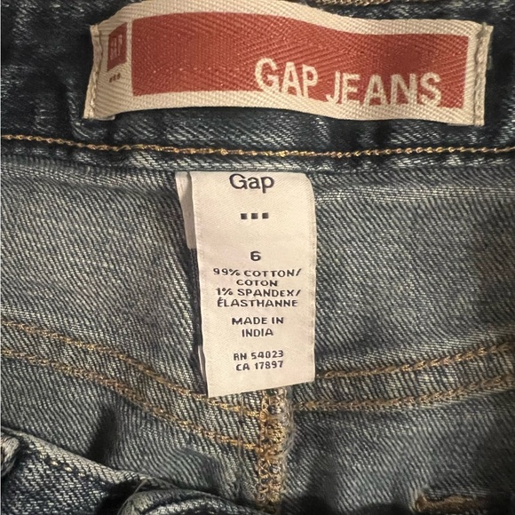 Your go to denim skirt with a slight little flar - Picture 3 of 3